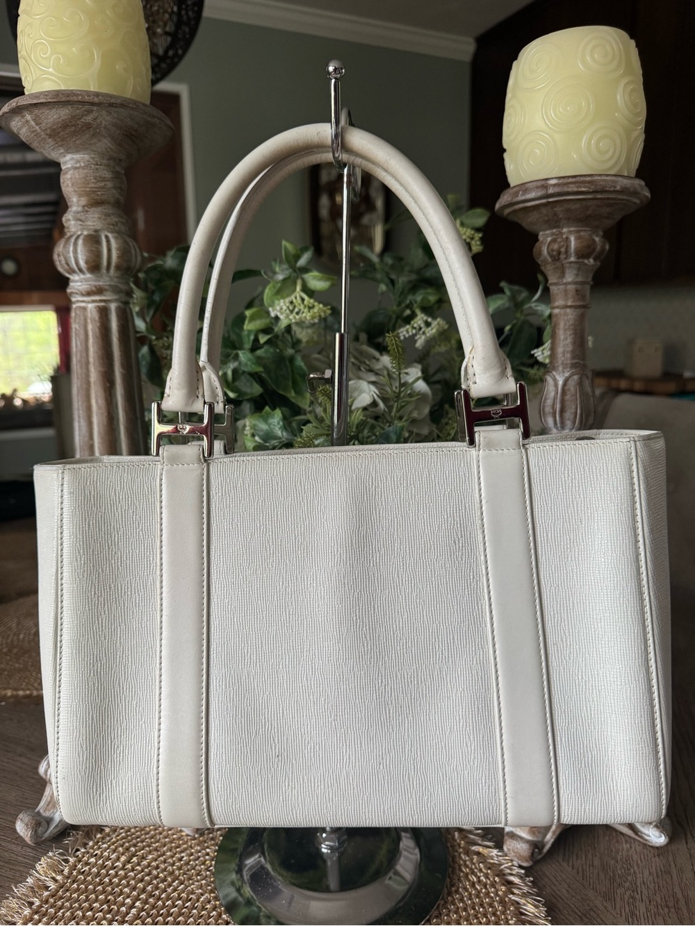 MCM White Leather Tote with Gold Plaque Accents in EUC - Picture 2 of 9